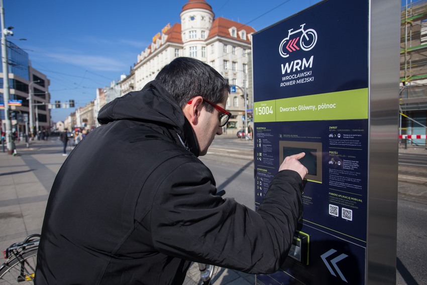 Все инструкции можно найти на станции и на каждом велосипеде и сайте   УВР   ,